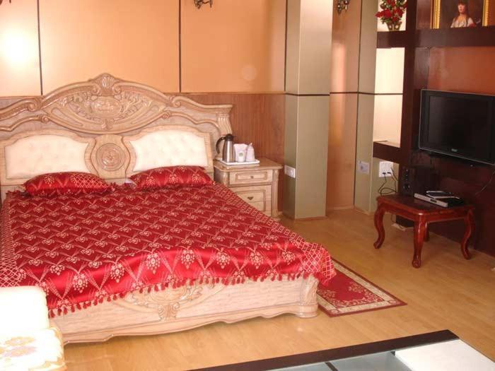 Hotel Crystal Palace Дганолті Екстер'єр фото